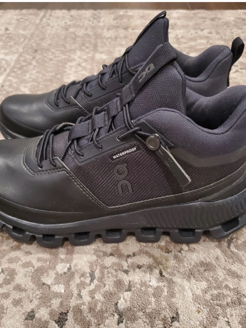 On Running woman Athletic Shoes in Black - Picture 3 of 9